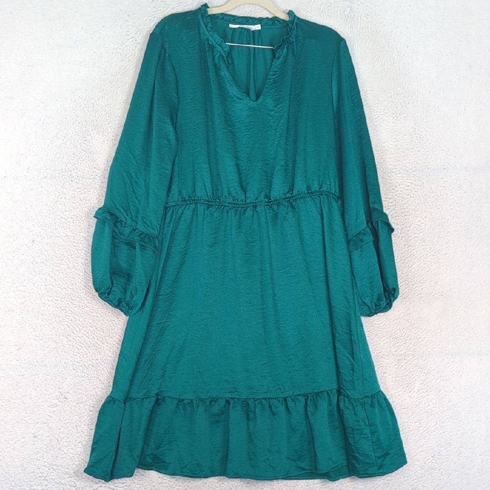 LUSH Women's Emerald Green‎ Satin Tiered Long Sleeve Dress Size XL